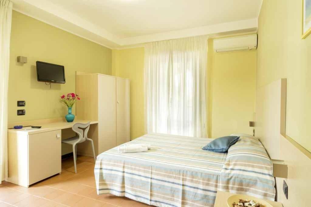 Hotel Blumen Сан Бенедето дел Тронто Екстериор снимка