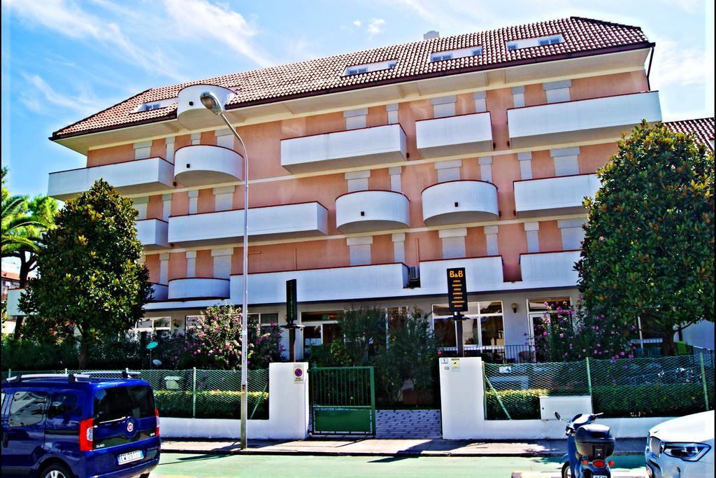 Hotel Blumen Сан Бенедето дел Тронто Екстериор снимка