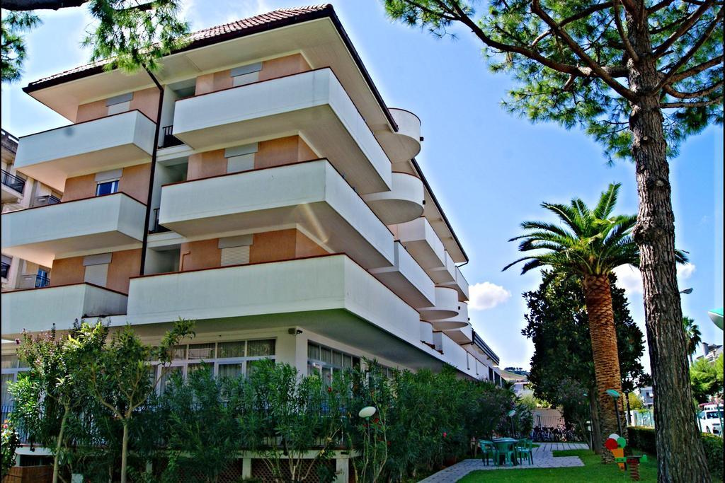 Hotel Blumen Сан Бенедето дел Тронто Екстериор снимка